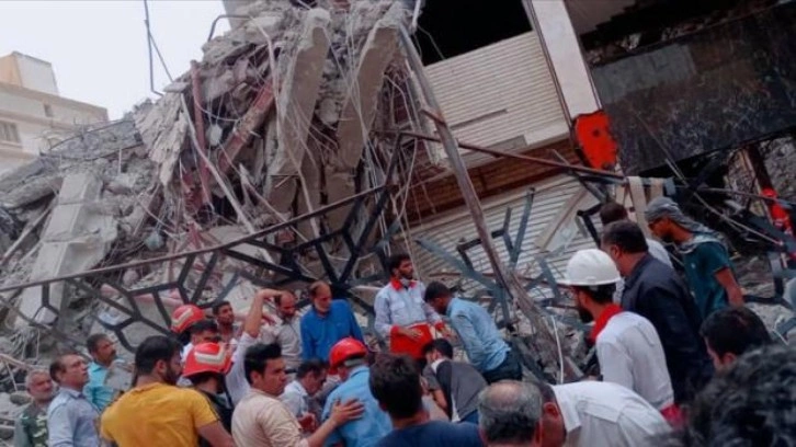 İran'da 10 katlı binanın çökmesi sonucu ölenlerin sayısı 18'e yükseldi