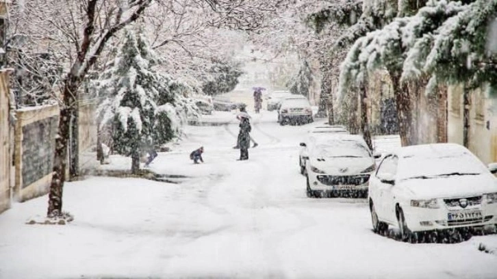 İran'da okullar tatil edildi, uçuşlar iptal!