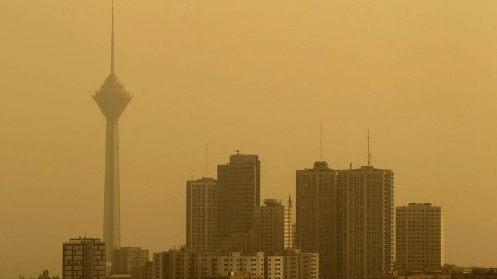 İran'da toz fırtınası: 1191 kişi hastaneye kaldırıldı, 1 kişi öldü!