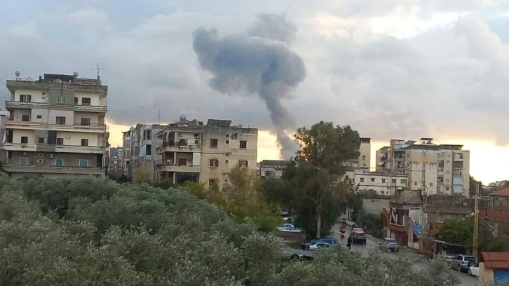 İşgalci İsrail'den Lübnan'a yoğun hava saldırısı
