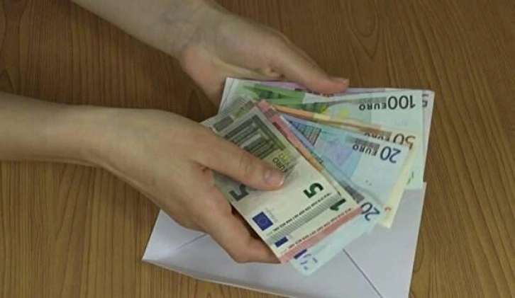 İspanya'da sol hükumet asgari ücreti 1000 Euro'ya çıkarıyor