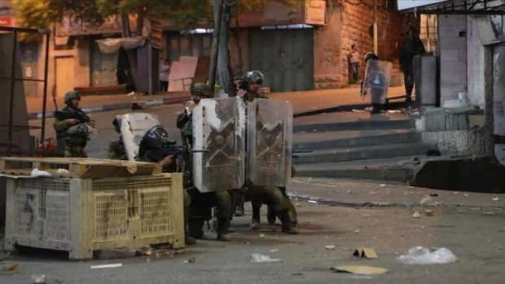 İsrail askerleri, Nablus'ta 8 Filistinliyi yaraladı