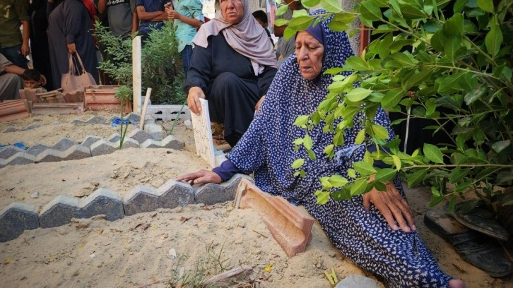 İsrail'in 4 ay önce şehit ettiği 12 Filistinlinin naaşı toprağa verildi