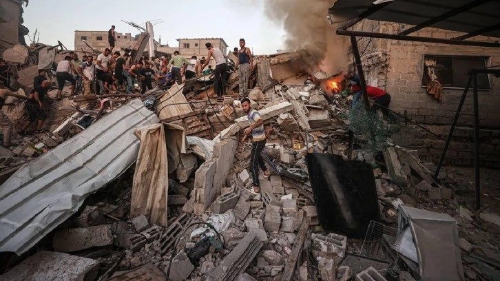 İsrail'in Gazze kentine düzenlediği saldırılarda çok sayıda Filistinli şehit oldu
