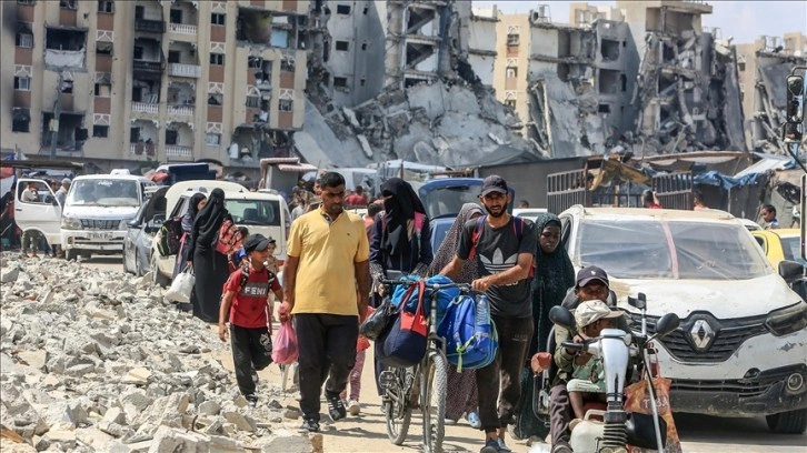 İsrail ordusu, Gazze'deki Filistinleri göçe zorlamaya devam ediyor