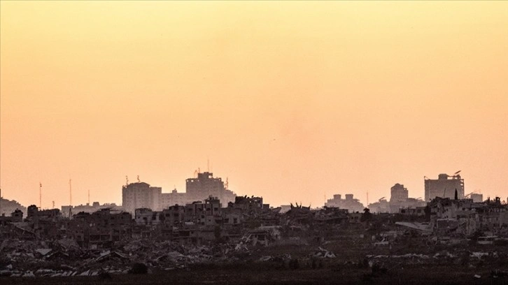 İsrail ordusu, Gazze Şeridi'nin orta kesimlerinde ve güneydeki Refah'ta saldırılara devam