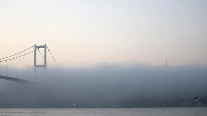 İstanbul Boğazı'nda gemi trafiği askıya alındı!