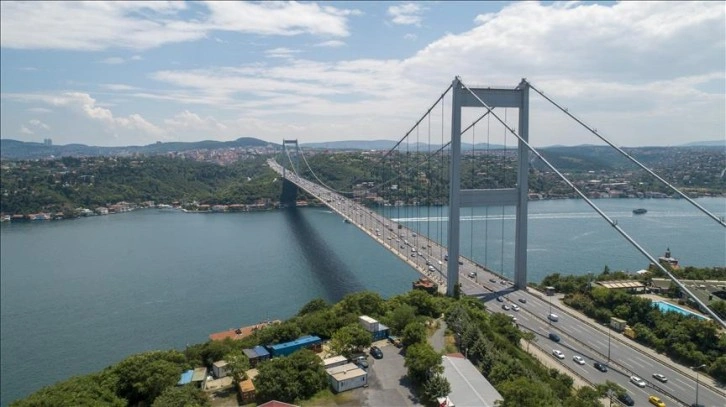 İstanbul Boğazı'ndaki trafik arızalanan gemi nedeniyle askıya alındı