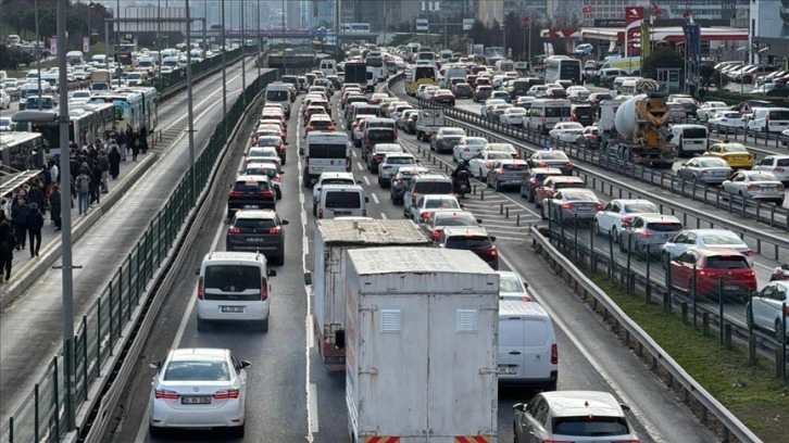 İstanbul'da akşam saatlerinde trafik yoğunluğu yüzde 80'e çıktı