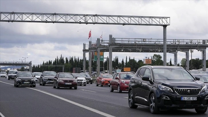 İstanbul'da bayram tatilinde otoyollarda trafik yoğunluğu