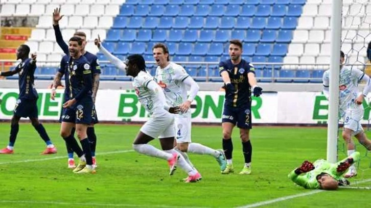 İstanbul'da gol sağanağı! Kasımpaşa, Rizespor engelini kayıpsız aştı