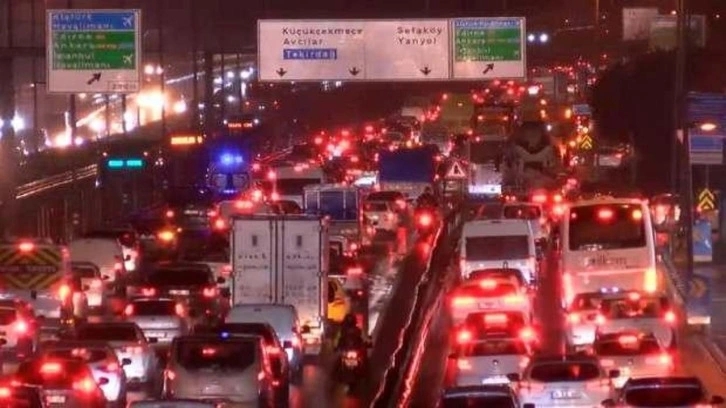 İstanbul'da trafik yoğunluğu yüzde 80'e ulaştı