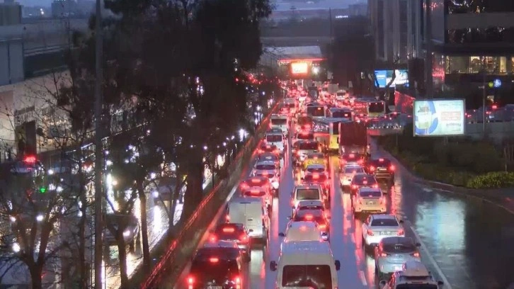 İstanbul'da trafik yoğunluğu yüzde 89’a ulaştı