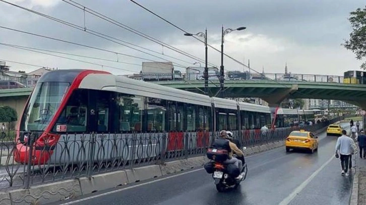 İstanbul'da tramvay seferlerindeki gecikme yoğunluğa neden oldu