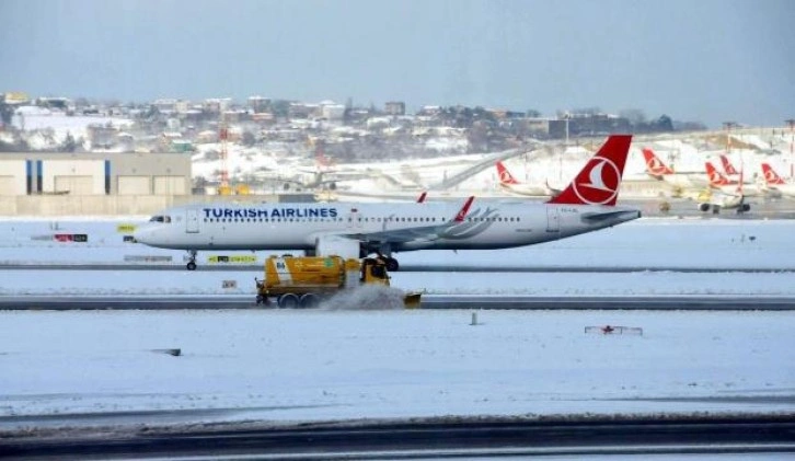 İstanbul Havalimanı'nda uçakların kalkışları da başladı