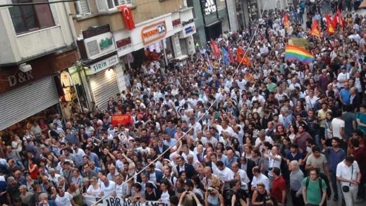 İstanbul Valiliği, Taksim'deki provokasyonda 59 şüphelinin gözaltına alındığını açıkladı