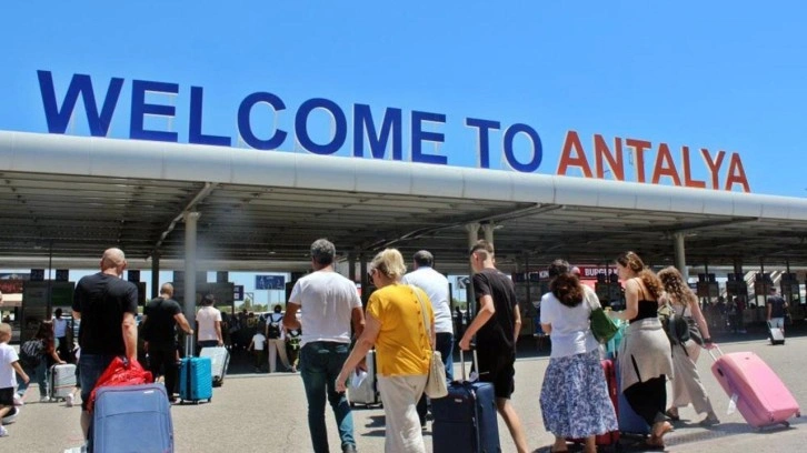 İstanbul ve Antalya havalimanlarından yeni rekor