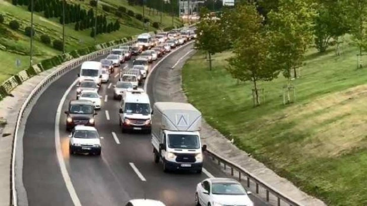 İstanbul'da bayram trafiği! Durma noktasına geldi