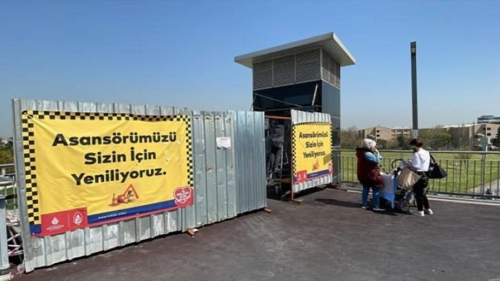 İstanbul'da bazı metrobüs duraklarında bulunan arızalı asansörlere tepki