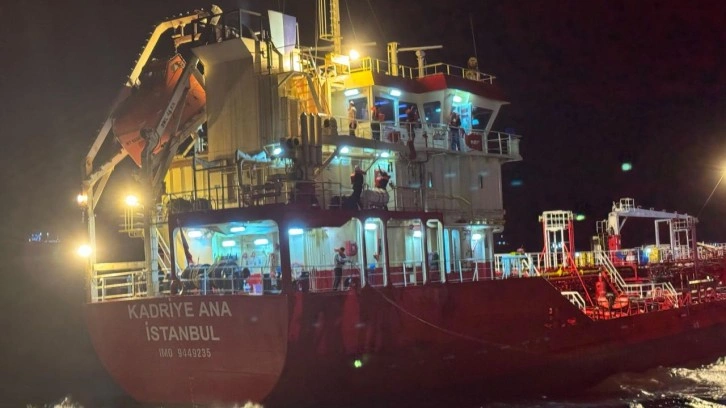 İstanbul’da bir gemi karaya oturdu