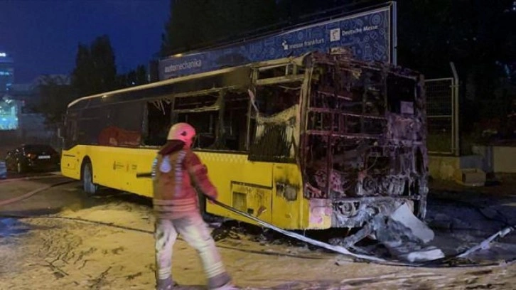 İstanbul'da İETT otobüsü yandı