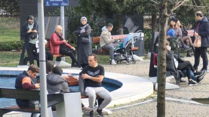 İstanbul'da sıcak havayı fırsat bilenler park ve sahillere koştu