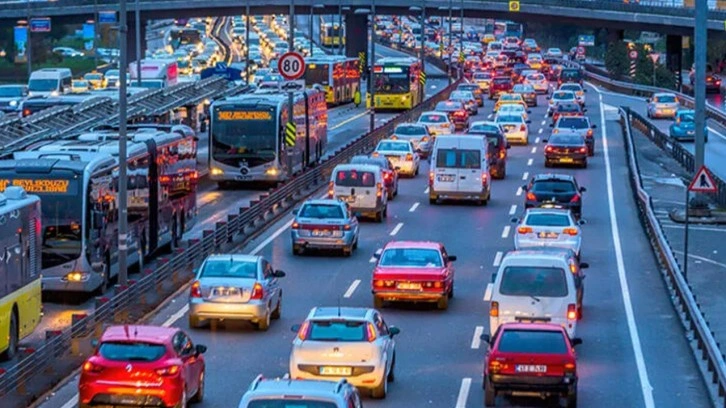 İstanbul'da yağışlı hava trafik yoğunluğuna neden oldu