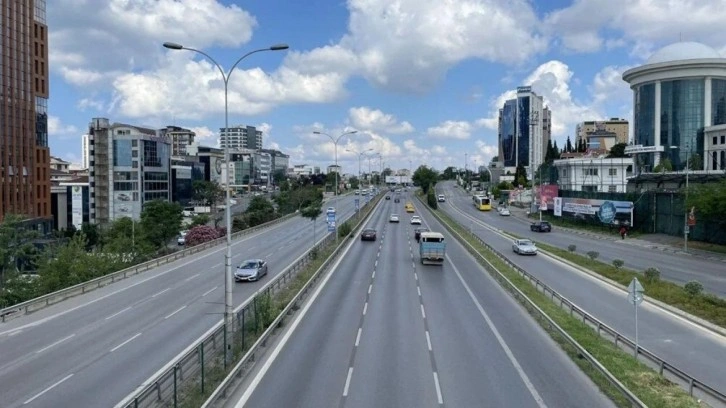 İstanbul'da yollar boş kaldı: Trafik yoğunluğu yüzde 2!