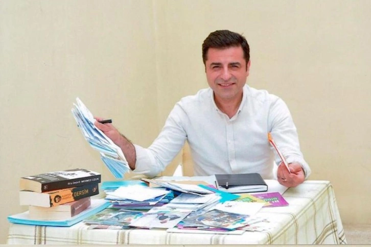 İstinaf, Selahattin Demirtaş'a verilen 2 yıl 6 ay hapis cezasını bozdu