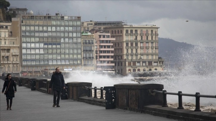 İtalya'nın 8 bölgesinde aşırı hava koşulları nedeniyle "sarı" uyarı verildi