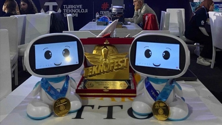 İTÜ öğrencileri geliştirdikleri sosyal robotu TEKNOFEST'te sergiliyor