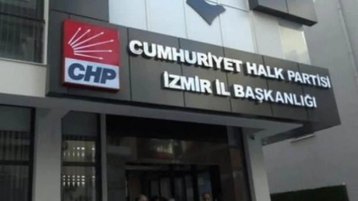 İzmir'de CHP yönetimi karıştı: İlçe başkanı ve yöneticileri istifa etti