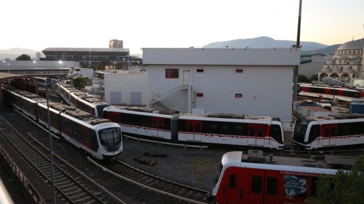 İzmir'de mutlu son! İstediklerini alan metro ve tramvay işçileri grevi sona erdirdi