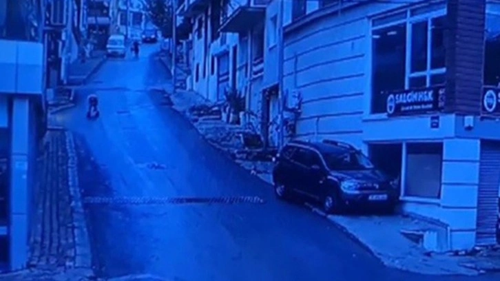 İzmir'de yürekleri ağza getiren görüntü! Bebek arabası yokuş aşağı böyle kaydı