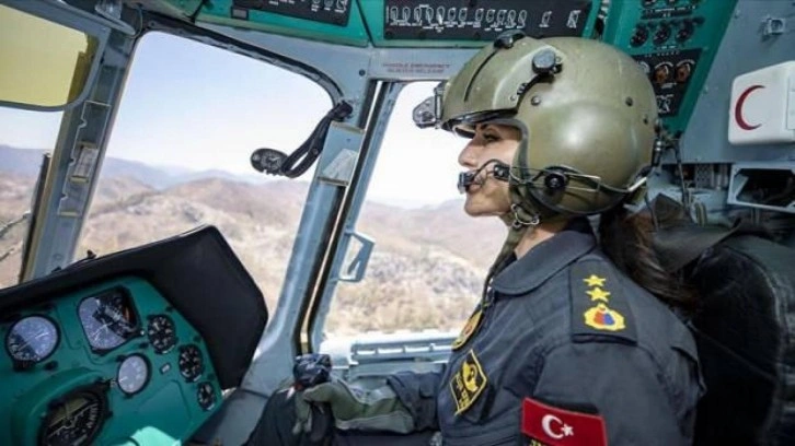 Jandarmanın kadın pilotu orman yangınında da başarıyla görev yapıyor