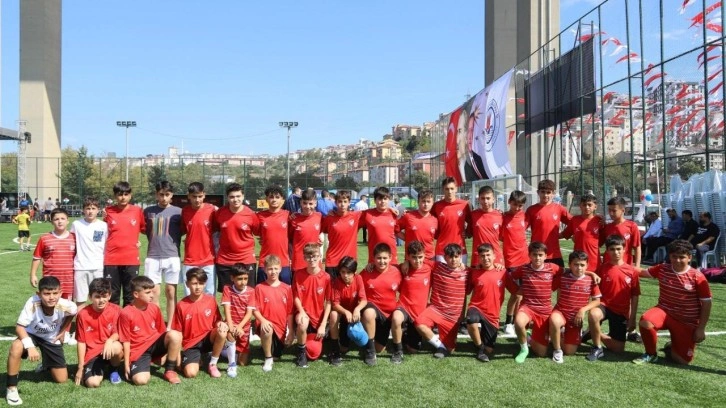 Kâğıthane Belediyesi, Sadabad Spor Sahası'nı hizmete açtı