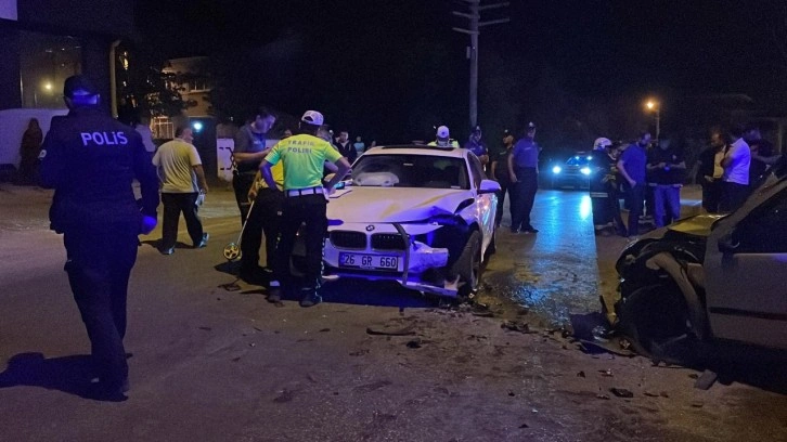 Kafa kafaya çarpıştılar: Ölü ve yaralılar var! O anlar kamerada!