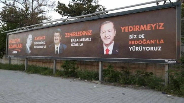 Kamptaki CHP'lilere Van'da  Menderes, Özal ve Erdoğan'lı pankart sürprizi