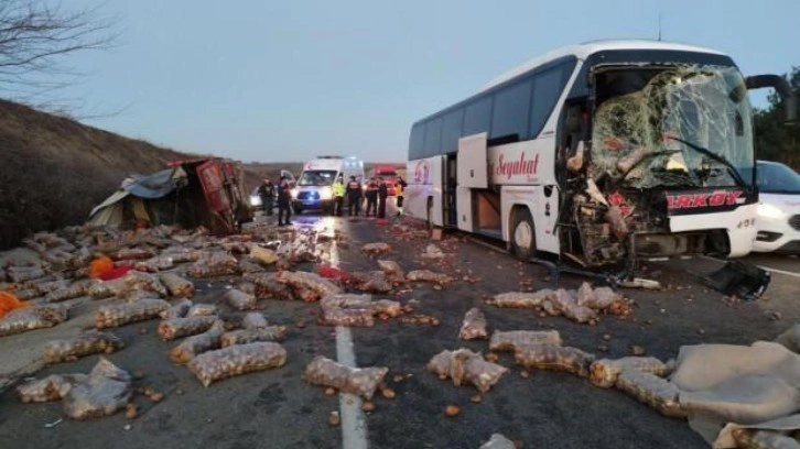 Kamyon ile otobüs çarpıştı: Çok sayıda yaralı var