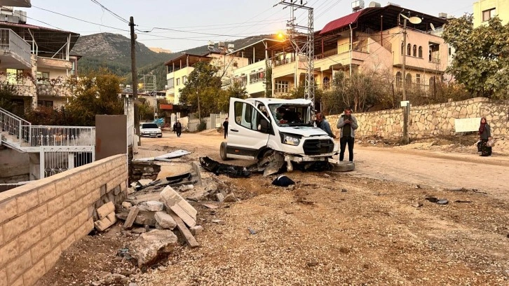 Kamyonun freni patladı! Ortalık savaş alanına döndü