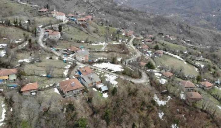 Karabük'te heyelan 7 evi tahliye ettirdi