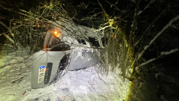 Karlı yol kazaya neden oldu. Giresun'da cip uçuruma yuvarlandı. Ölü ve yaralılar var