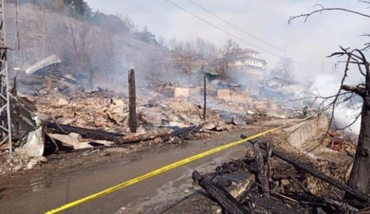 Kastamonu'da 7 ev, 7 ahır yandı