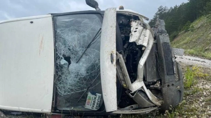 Kastamonu'da işçi servisi devrildi: Çok sayıda kişi yaralandı!