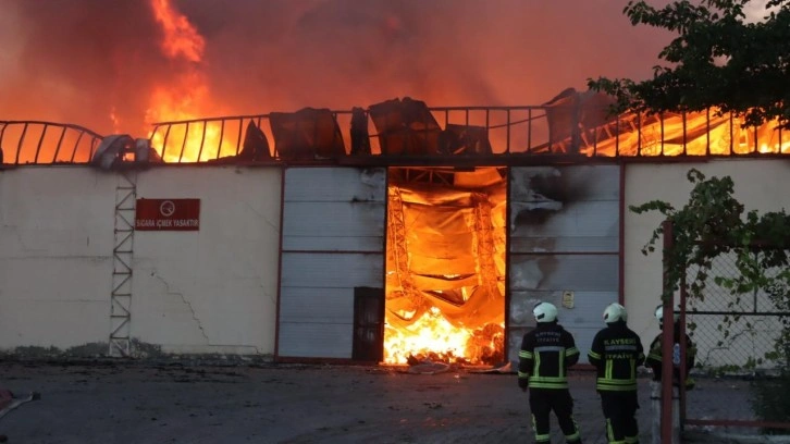 Kayseri'de keçe fabrikasında büyük yangın