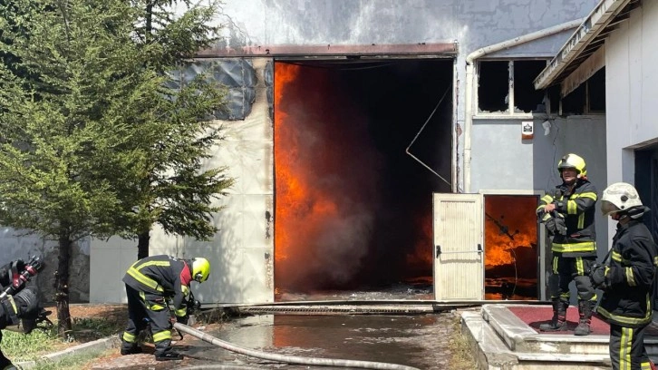 Kayseri'de sünger fabrikasında yangın!