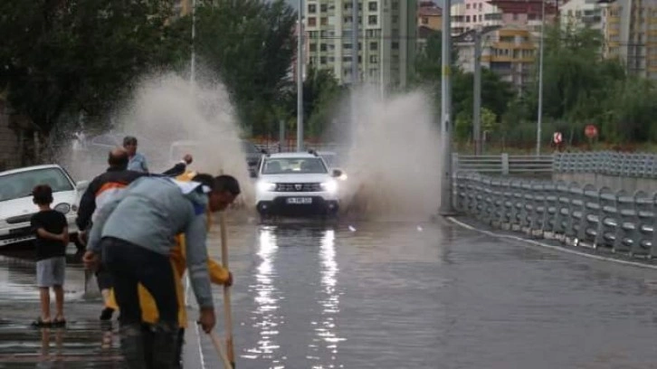 Kayseri'de sağanak etkili oldu