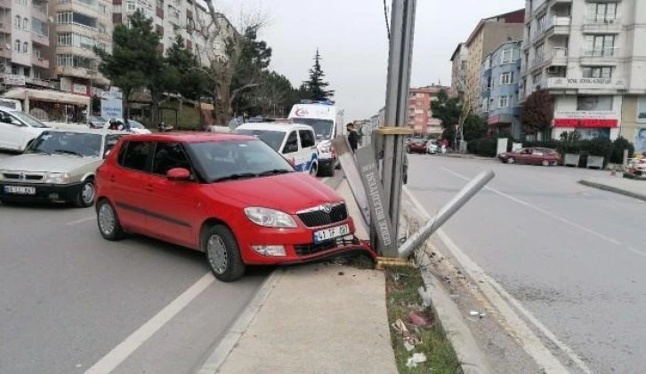 Kocaeli'de iki araç çarpıştı: 3 yaralı