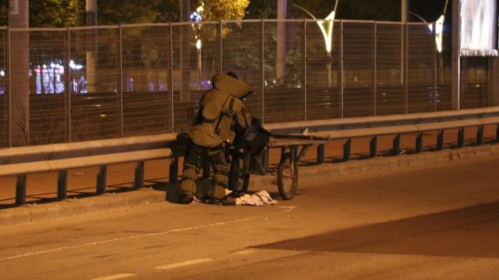 Kocaeli'de şüpheli çanta paniği! Trafik iki yönlü kapatıldı, fünyeyle patlatıldı