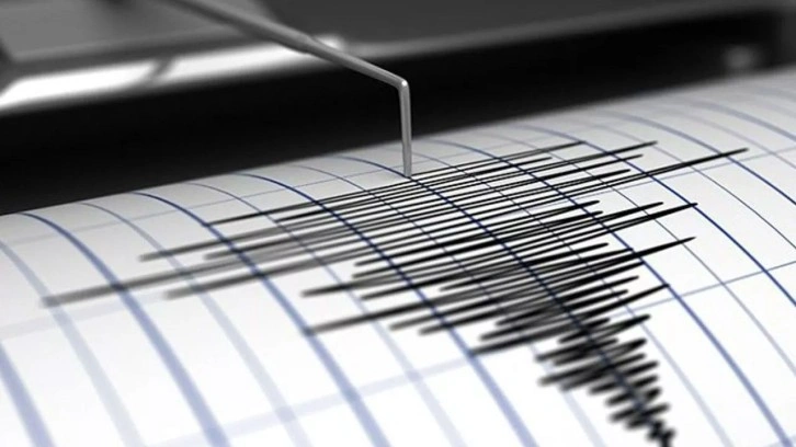 Komşu fena sallandı! Panik yaratan deprem AFAD açıkladı